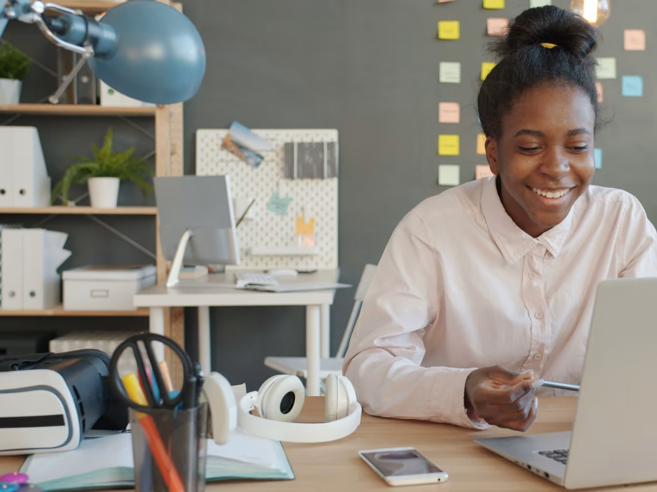 Virtual Assistant Taxes in Canada: Home Office, Software, and the T2125
